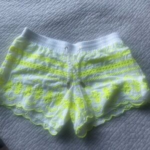 Lilly Pulitzer Shorts YELLOW Embroidered Pineapple EYELET